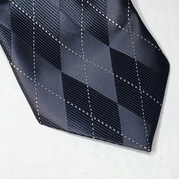 Umberto Frasi Men's Handmade Necktie - Picture 2 of 6